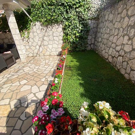 Momentera Apartments Kotor Bagian luar foto