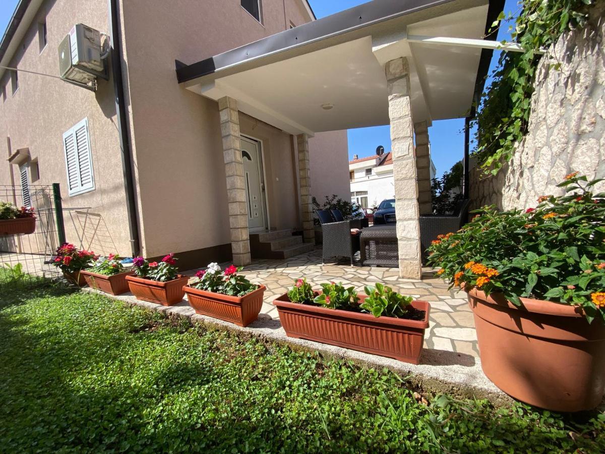 Momentera Apartments Kotor Bagian luar foto