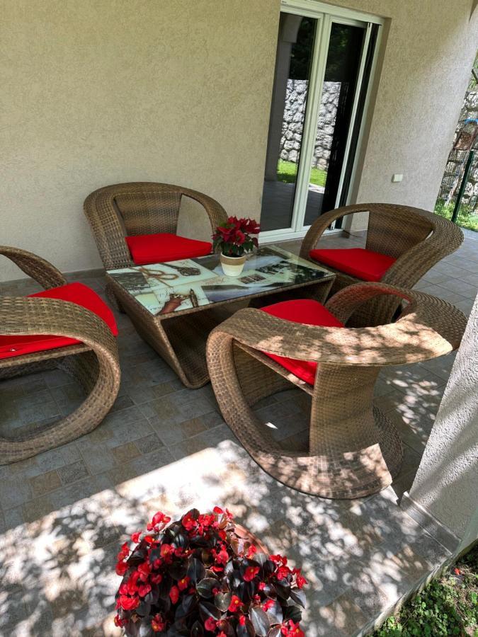 Momentera Apartments Kotor Bagian luar foto